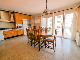 Ferran 32 in Roses With 4 Bedrooms and 2 Bathrooms