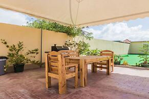 2 Queen Studio w Pool BBQ Hotwater Close 2 Beach