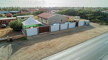 2 Queen Studio w Pool BBQ Hotwater Close 2 Beach