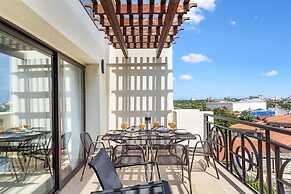 2BR 2BA Duplex w Amazing Views Pool Amenities