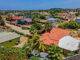 Cozy Central 4br3ba Home w Pvt Pool Largegarden