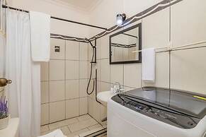 Cozy Central 4br3ba Home w Pvt Pool Largegarden