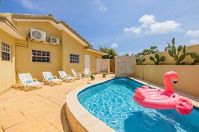 Cozy Central 4br3ba Home w Pvt Pool Largegarden