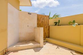 Cozy Central 4br3ba Home w Pvt Pool Largegarden