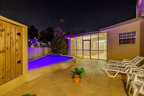 Cozy Central 4br3ba Home w Pvt Pool Largegarden