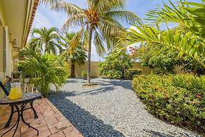 Cozy Central 4br3ba Home w Pvt Pool Largegarden