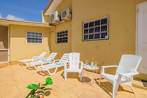 Cozy Central 4br3ba Home w Pvt Pool Largegarden