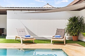 Brand NEW Central Modern Ground Studio With Pool