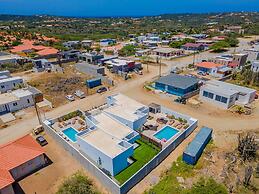 3BR 3BA Newly Built w Private Pool 5 min 2 Beach