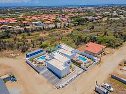 3BR 3BA Newly Built w Private Pool 5 min 2 Beach