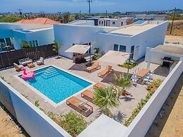3BR 3BA Newly Built w Private Pool 5 min 2 Beach