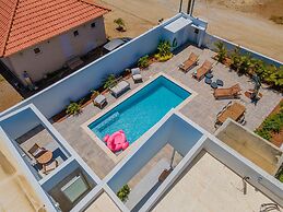 3BR 3BA Newly Built w Private Pool 5 min 2 Beach