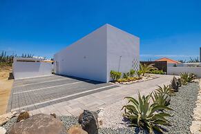 3BR 3BA Newly Built w Private Pool 5 min 2 Beach