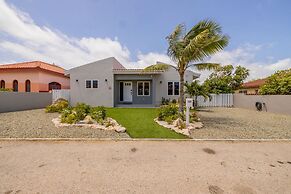 Beautiful 3br2ba Amazing Location w Private Pool