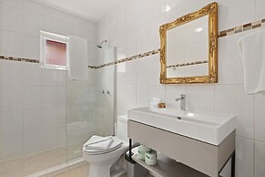 Beautiful 3br2ba Amazing Location w Private Pool