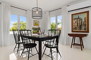 Beautiful 3br2ba Amazing Location w Private Pool
