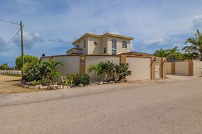 Cozy Tranquil 3BR 2BA Home w Private Pool Patio