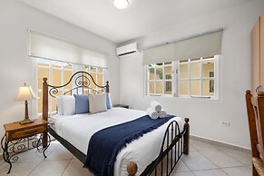 3BR Town Home in Gated Community Palm Beach