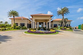 Gated Community 2br3ba Gold Coast Pools GYM