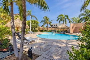 Gated Community 2br3ba Gold Coast Pools GYM