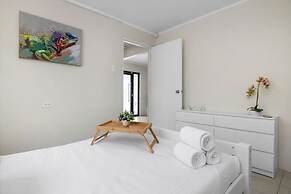 Lovely 3br2ba w Wifi Parking in Central Location