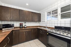 Lovely 3br2ba w Wifi Parking in Central Location