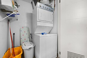 Modern 3br2ba 24 7 Security Pools Restaurant