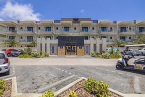 Modern NEW 2br2ba Condo w Pool Resort Amenities