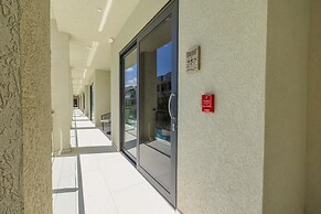 Modern NEW 2br2ba Condo w Pool Resort Amenities