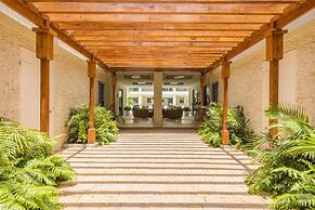 Modern NEW 2br2ba Condo w Pool Resort Amenities