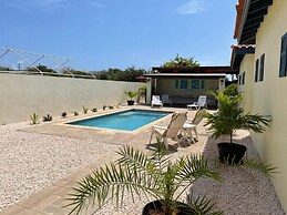 Tranquil 2br2ba Close to the Beach Shared Pool