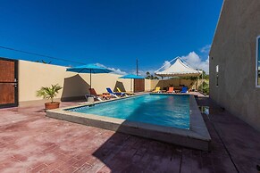 Rooi Santo Studio w King Size Bed Pool