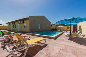 Rooi Santo Studio w King Size Bed Pool