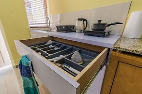 Rooi Santo Studio w King Size Bed Pool