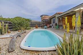 Quiet Cozy Central 2br1ba w Private Pool BBQ