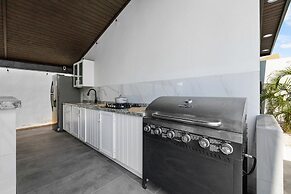 Charming Home With Big Outdoors Pool in Noord