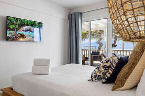 Secluded Beachfront Gem Pool Patio View BBQ