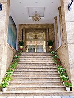 Senior Hotel