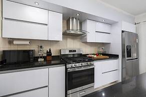 Beautiful 3br4ba Amazing Location w Private Pool