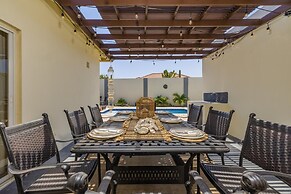 Beautiful 3br4ba Amazing Location w Private Pool