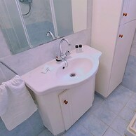 35 LCA - Camelia Apartment