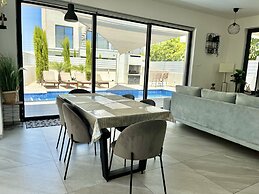 66 PER - Stay Villa Palm
