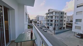 83 Lim3 - Stay Sunlit Apartment