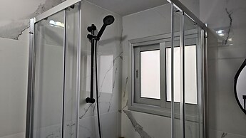 01 LIM - Stay Sky Apartment