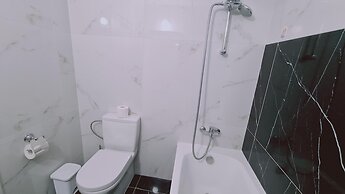98 LIM - Stay W Apartment