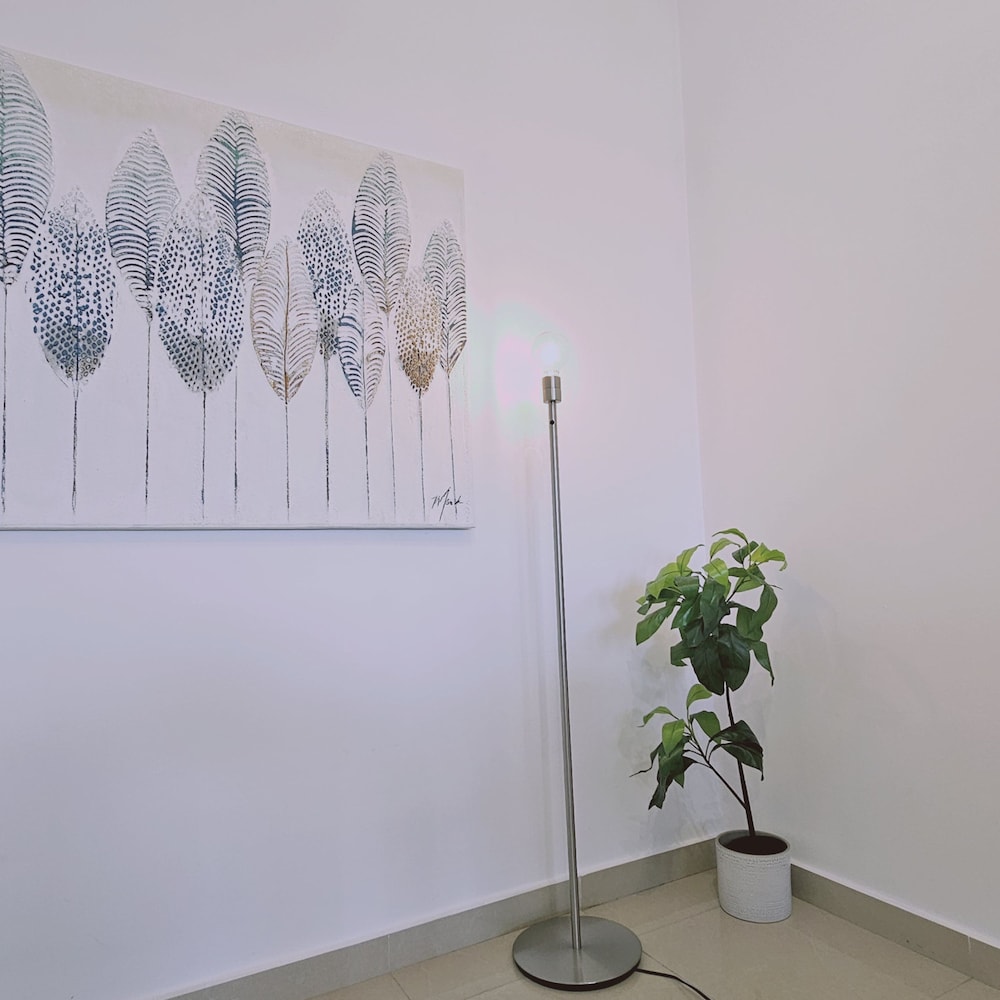 118 LCA - Stay White Petals Apartment