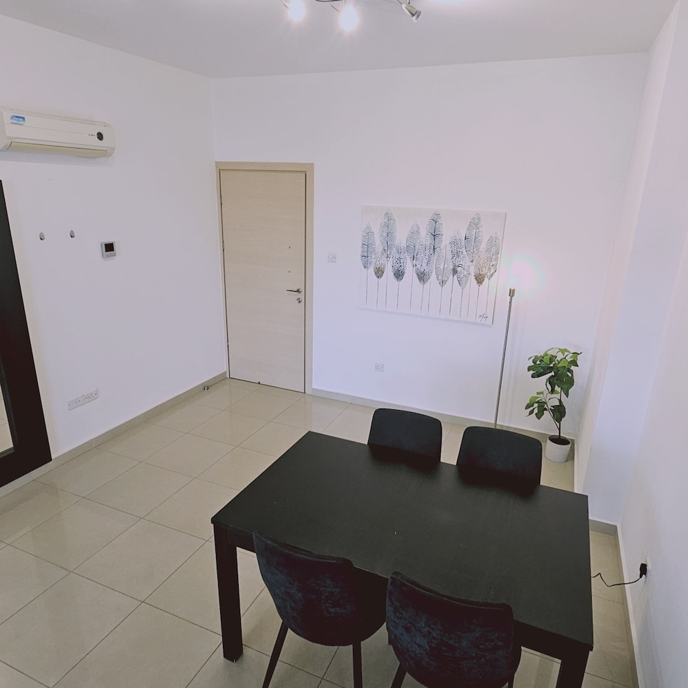 118 LCA - Stay White Petals Apartment