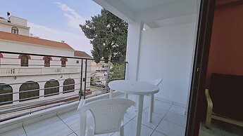 109 LIM 3 - Stay Terra Cota Studio