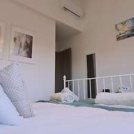 29 LIM - Downtown Retreat
