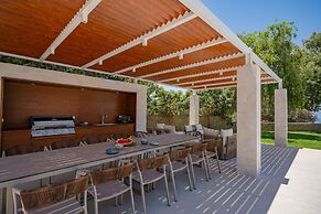 Luxurious Villa Liandri 600 m Resort